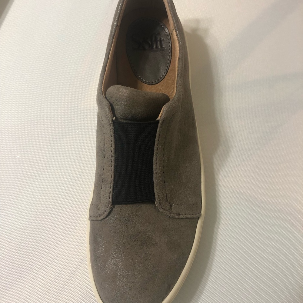 Taupe and black Sofft slip on shoes- NEW - Picture 4 of 7